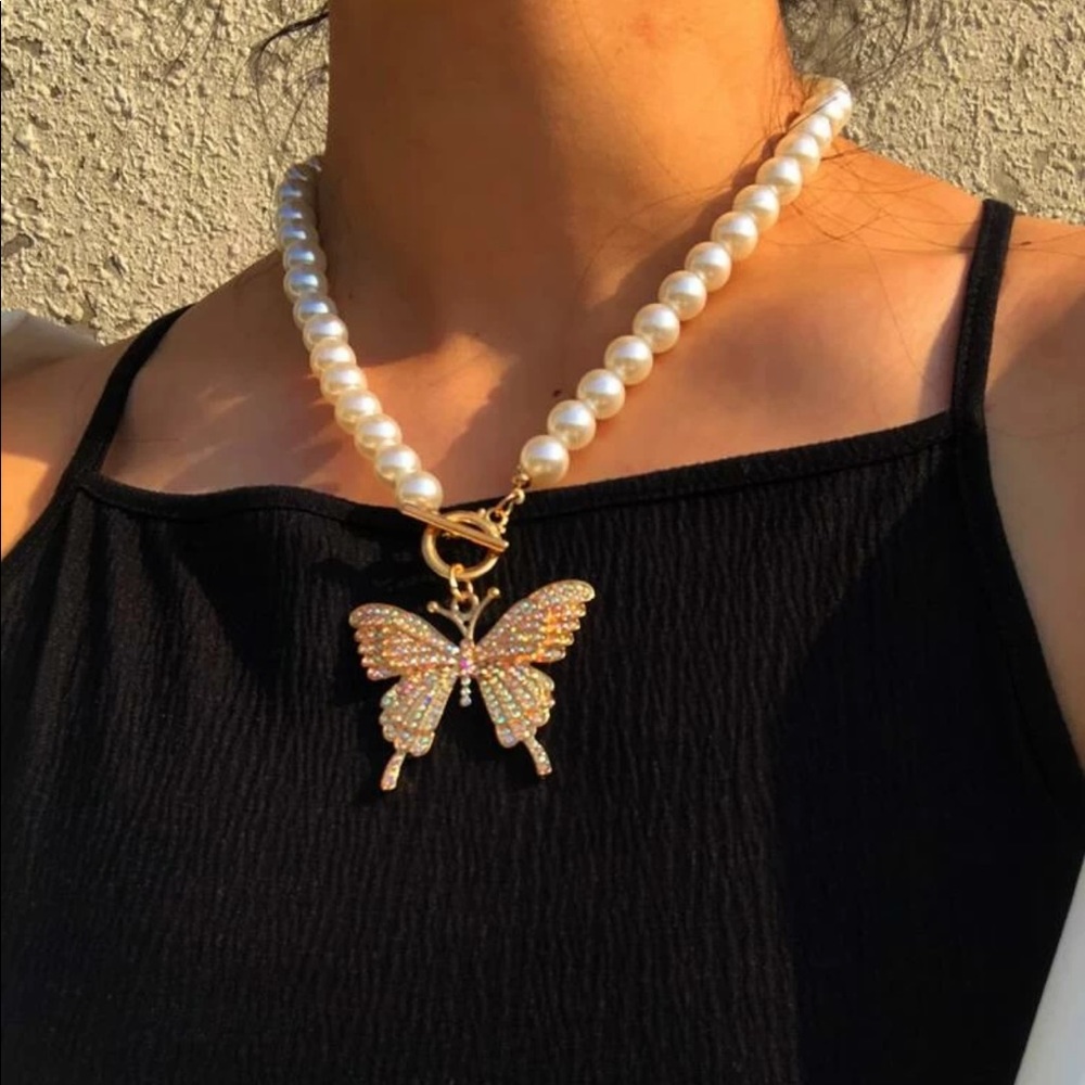 *Yasmin* Butterfly Pearl Necklace